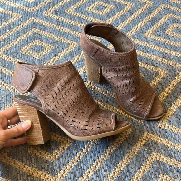 ❌DONATED❌ - Picture 1 of 5